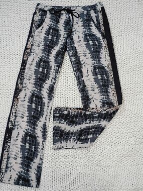 PJK Patterned Gray & Black Women's Multi Print Drawstring Pants